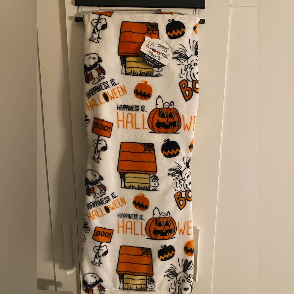 Peanuts snoopy Halloween blanket